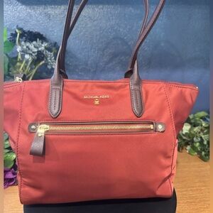 Michael Kors Kelsey Medium Top-Zip Nylon Tote